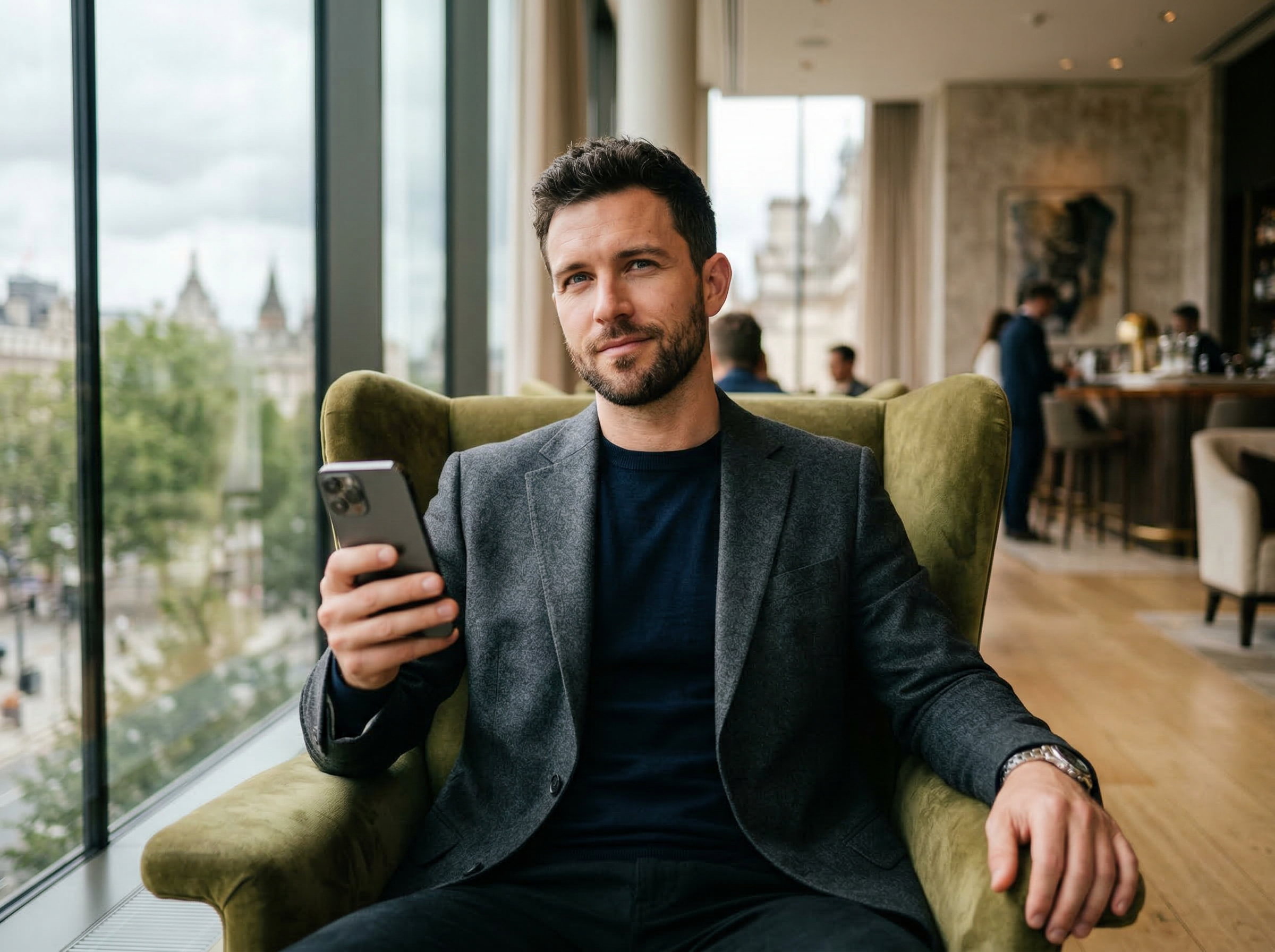 Homme téléphone main